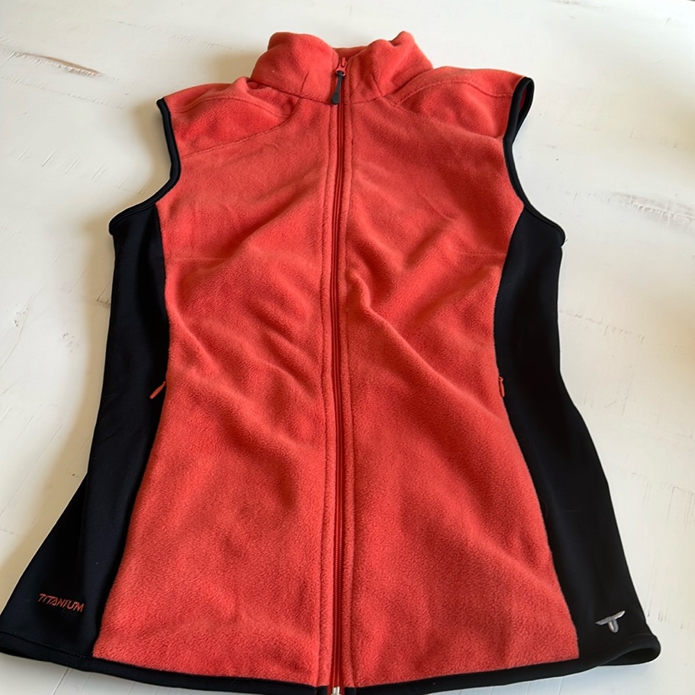 Columbia - sleeveless jacket